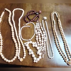 LOT OF VINTAGE FAUX, PEARLS, BRACELETS AND NECKLACES